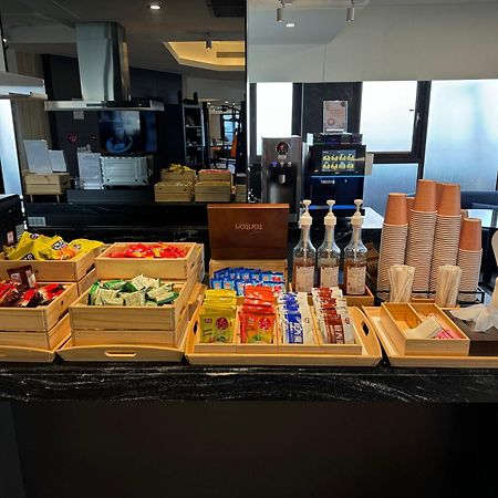 Hub Hotel - Songshan Airport Branch 台北市 エクステリア 写真